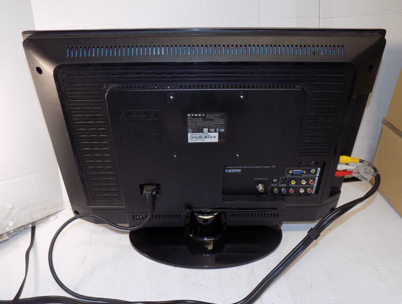 Dynex 22 In 720p LCD TV HDTV (DX22L150A11) With PC Input Includes Remote