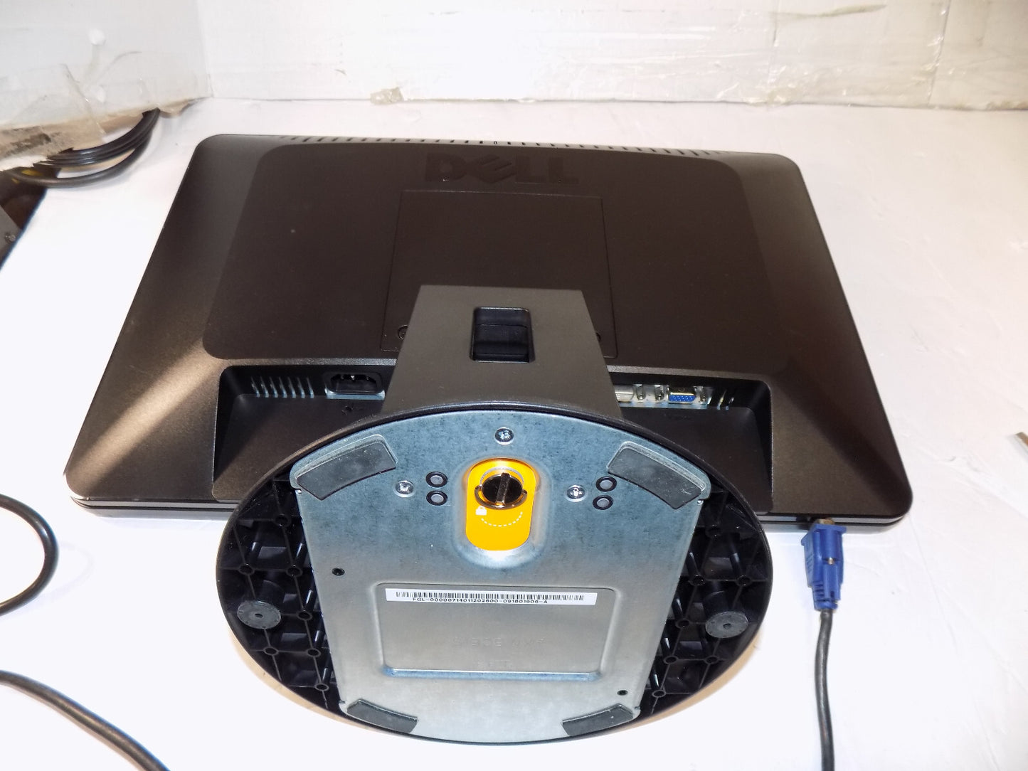 Dell 19 inch Computer Monitor Model Number s1909WXf VGA DVI