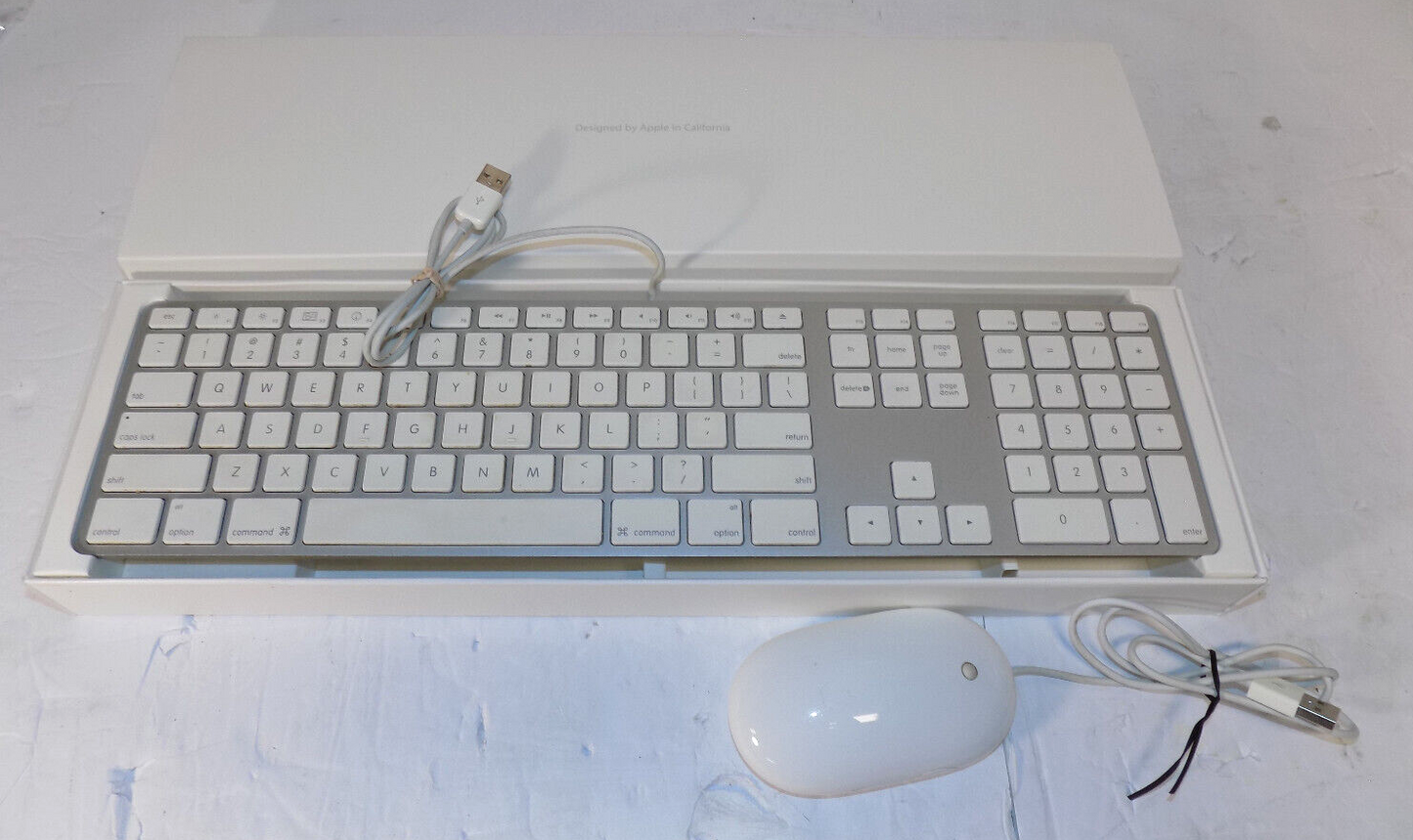 Apple Wired Keyboard A1243 USB with A1152 Wired USB Mouse