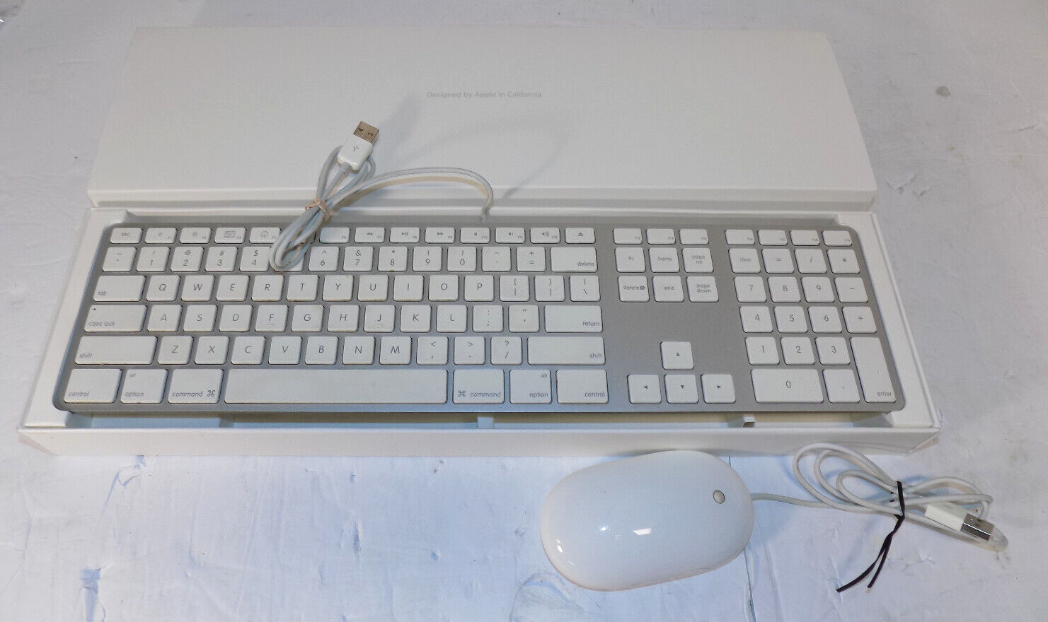 Apple Wired Keyboard A1243 USB with A1152 Wired USB Mouse