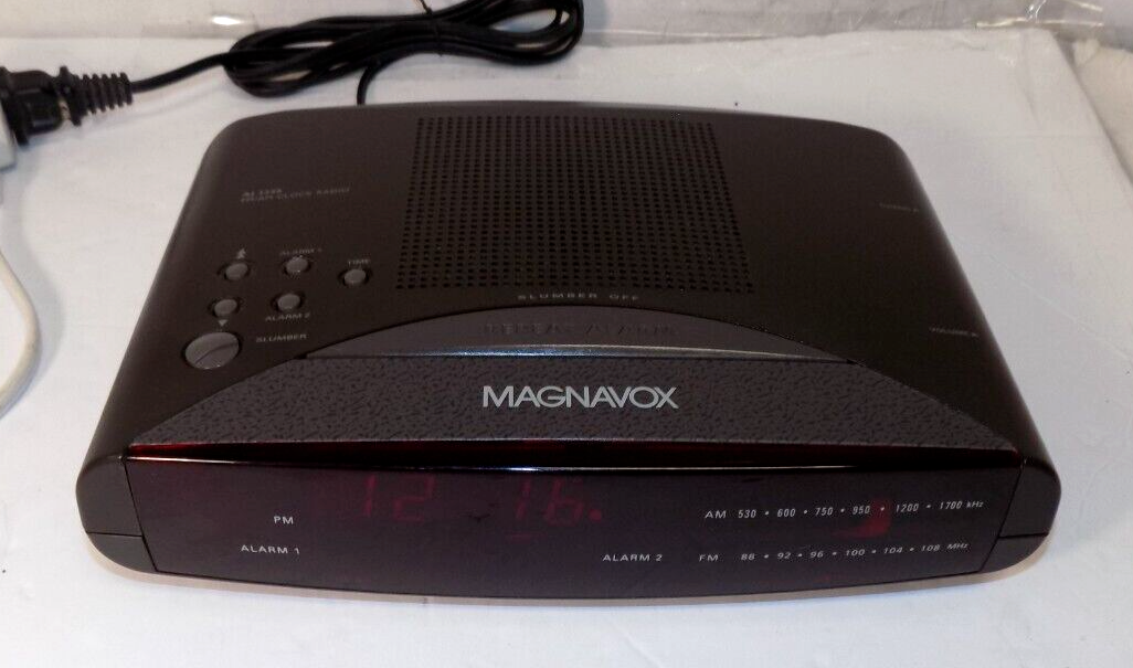 Magnavox AJ 3240 AM FM Radio Dual Alarm Clock Radio