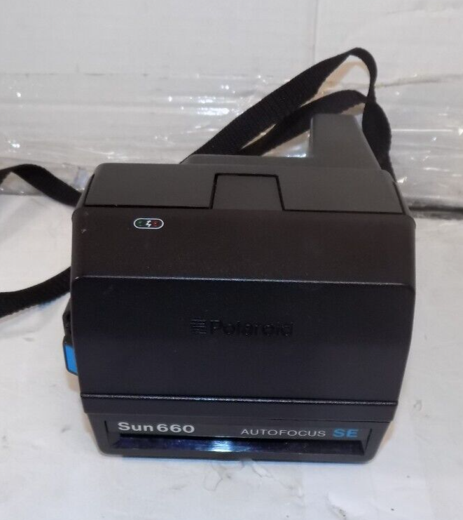 Vintage Polaroid Sun 660 Auto Focus SE Instant Camera with Carrying Case
