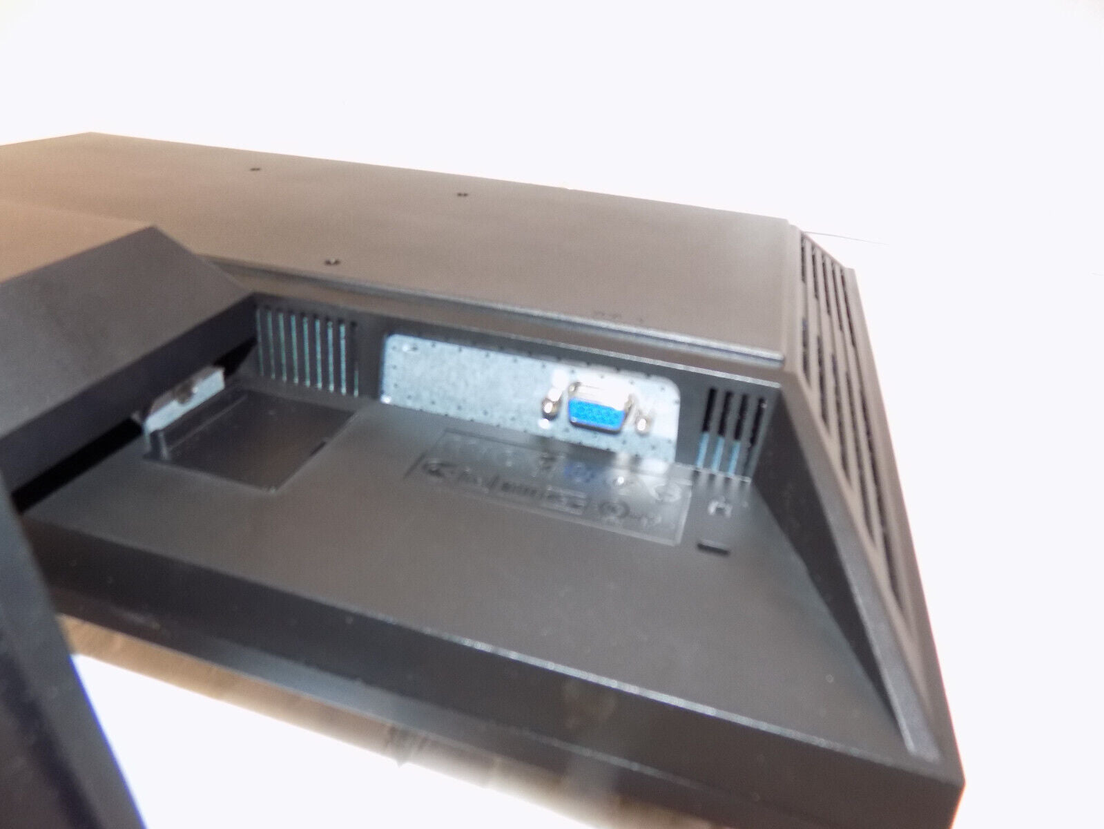 Acer V193W 19 inch Computer Monitor with Power and VGA Cables