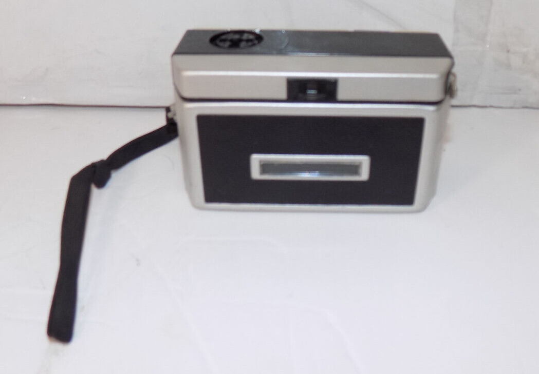Vintage Kodak Instamatic 104 Camera 126-Film Cartridge Camera for Prop Untested