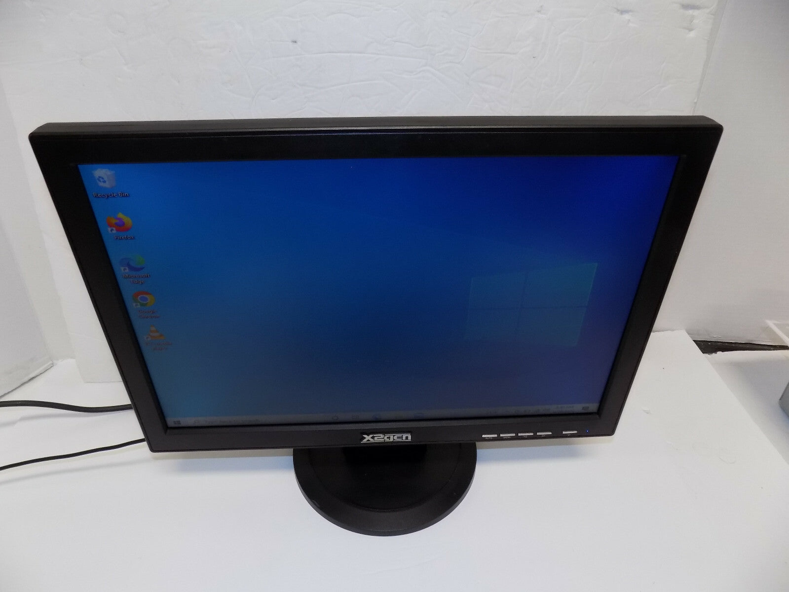 X2GEN MW19R 19" WXGA+ 1440 x 900 D-Sub Built-in Speakers LCD Computer Monitor