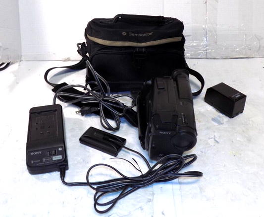 Sony CCD-TR82 8mm Video 8 Camcorder Handheld Video Camera Bag Battery Tested