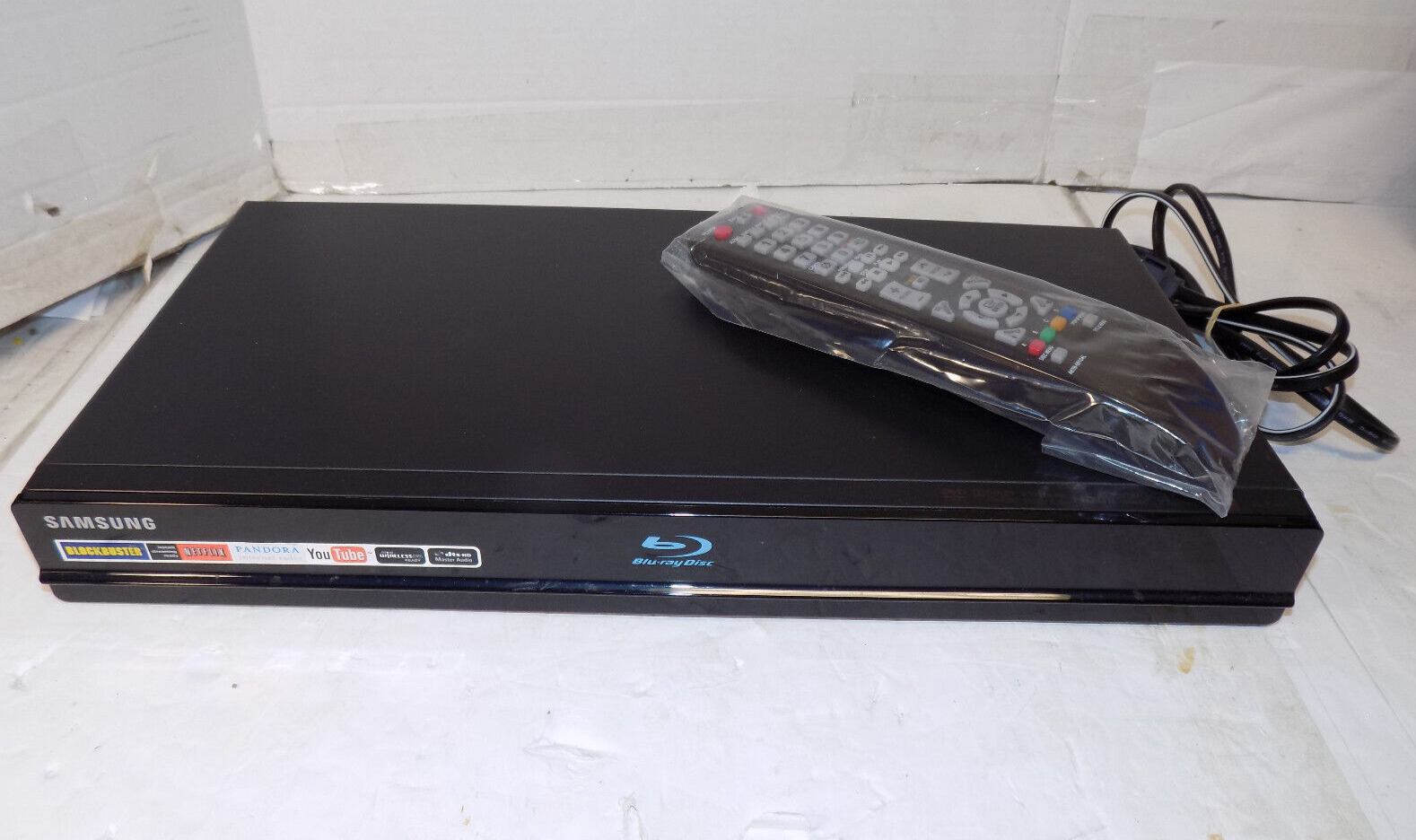 Samsung Model BD-P1600 CD DVD Blu-Ray Player with Remote