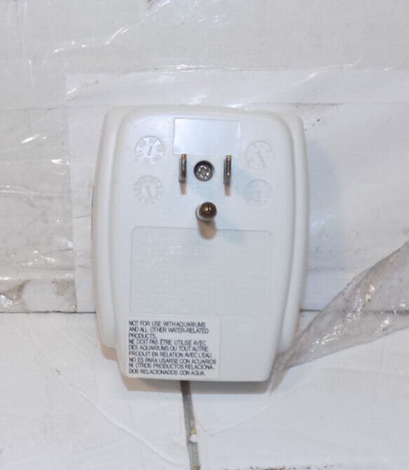 Belkin Surge Protector One Outlet Model F9H101aCW