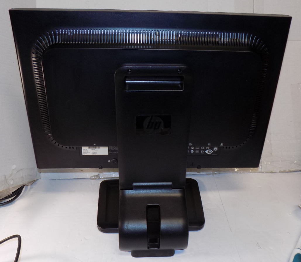 HP Compaq LA2205wg 22in 1680x1050 Widescreen 16:10 LCD Color Desktop Monitor
