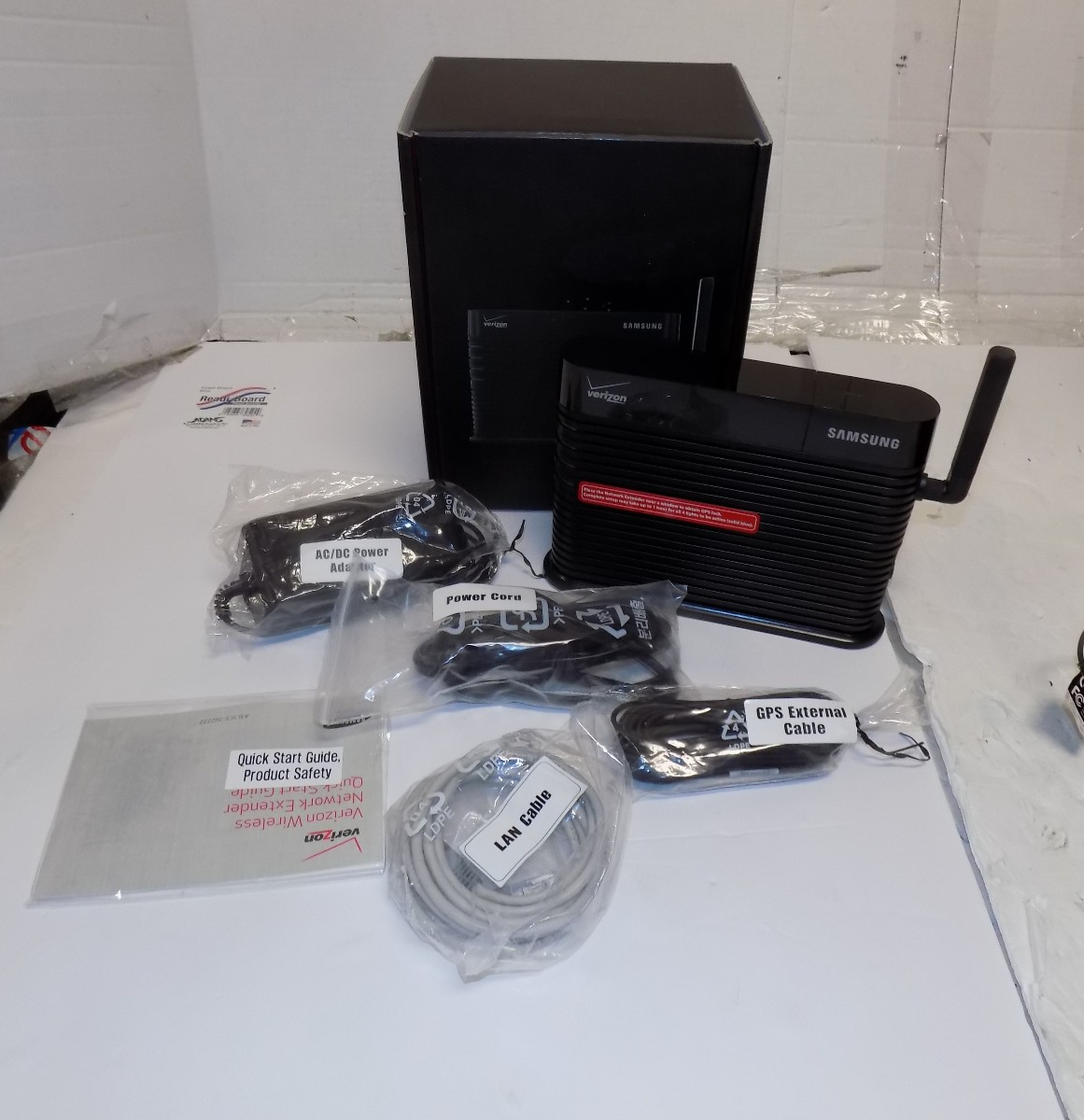 Samsung Verizon Wireless Network Extender SCS-2U01 Signal Booster GPS Antenna