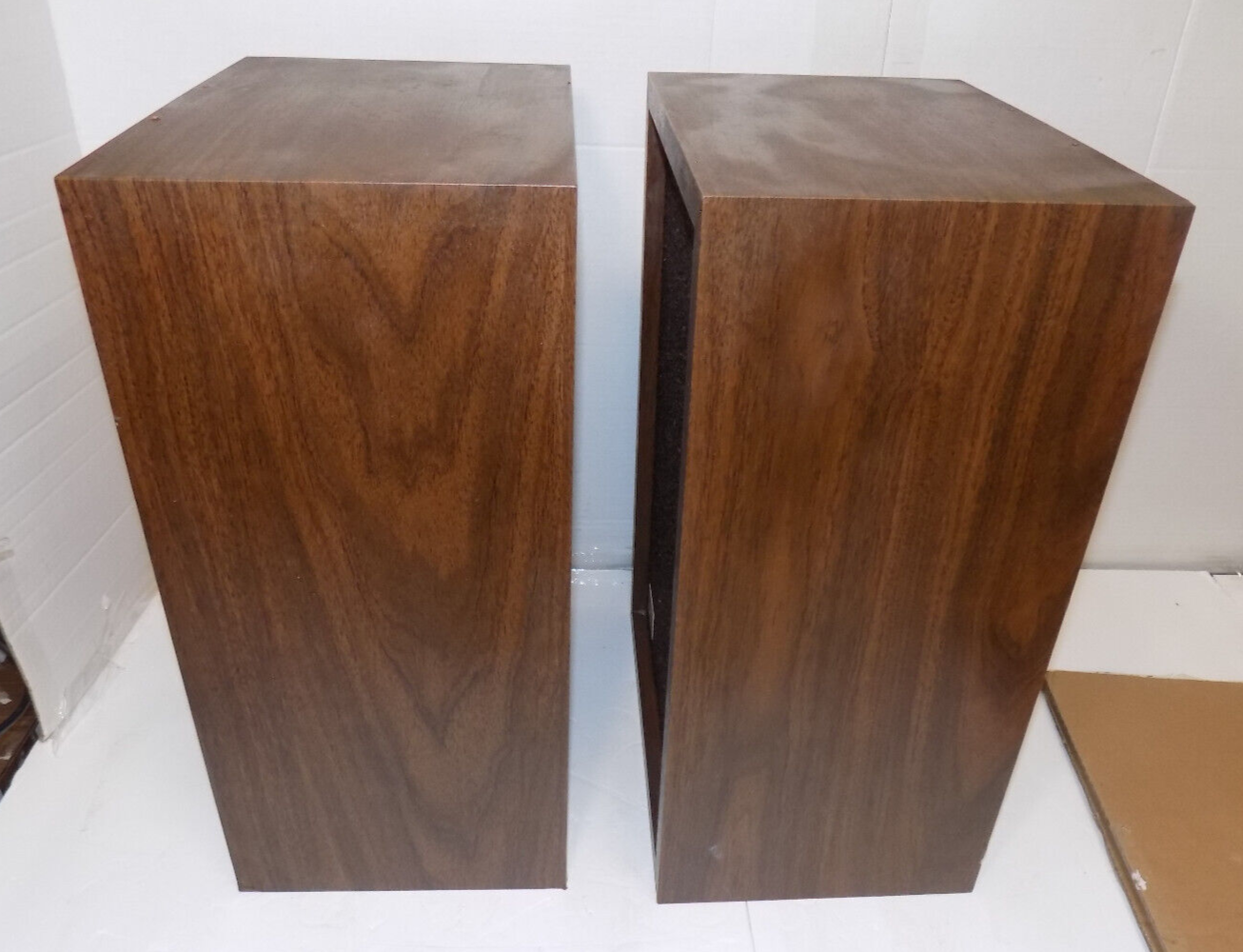 Pair Of Vintage BEC Model 104 2 Way Bookshelf Speakers 15 Watts 8 Ohm Tested