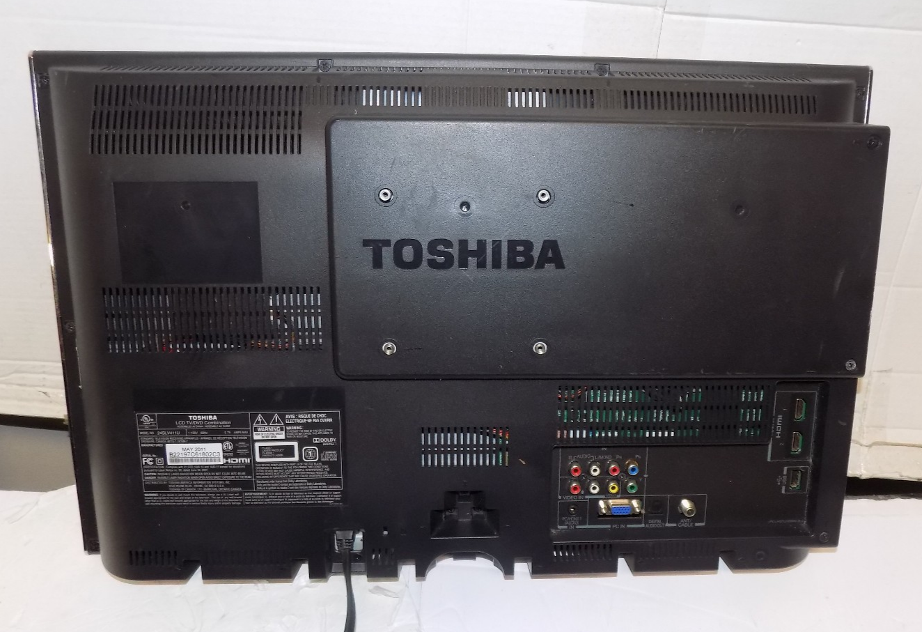 Toshiba 24SLV411U 24" LCD TV DVD Combo with Remote No Stand