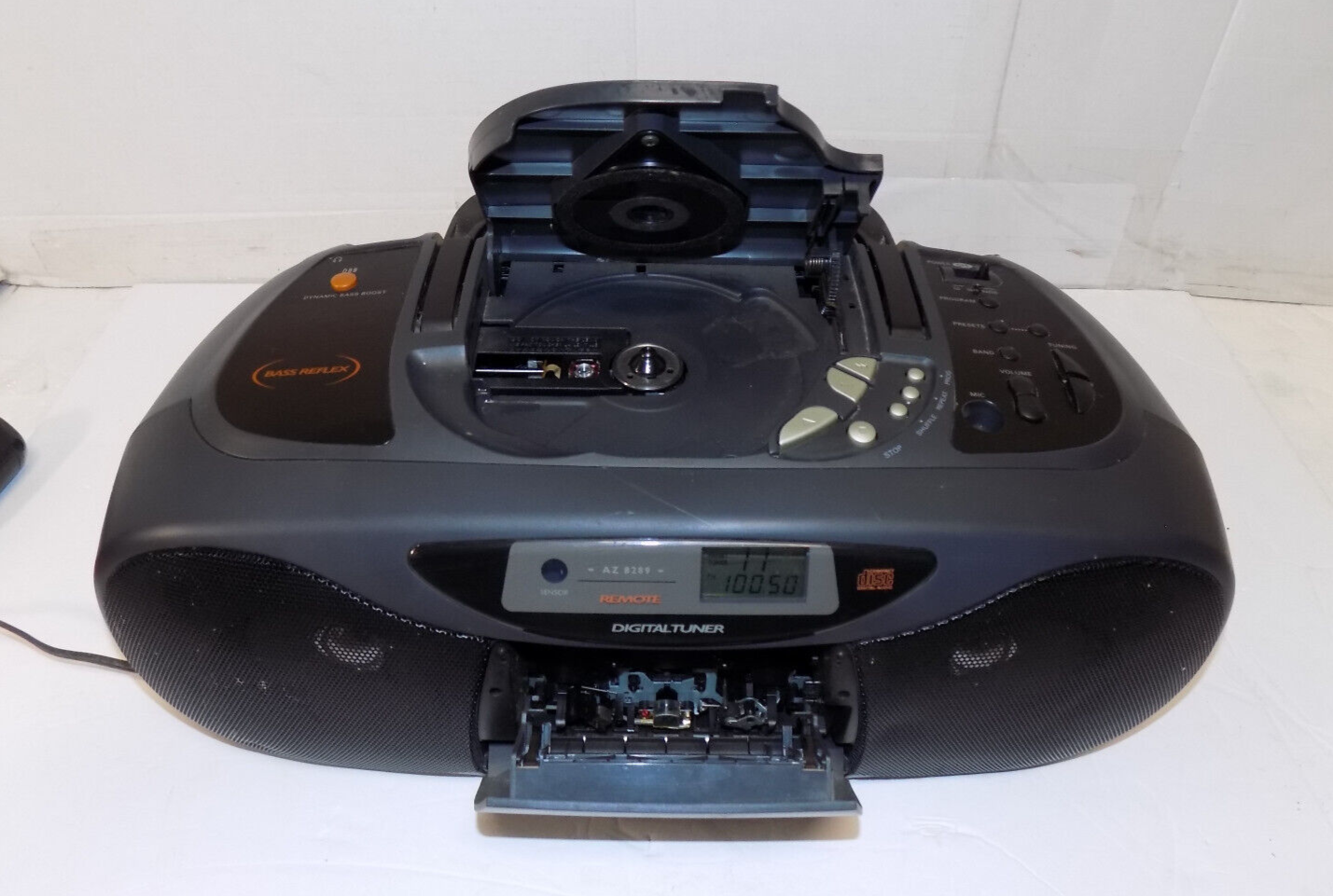 Magnavox Portable Boombox Stereo CD Radio Cassette Tape Player Model AZ8150