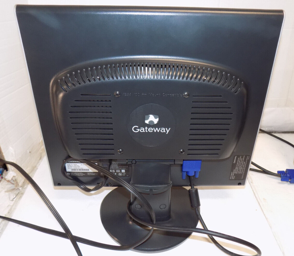 Gateway TFT1780PS 17 inch LCD Computer Monitor with VGA and Power Cables