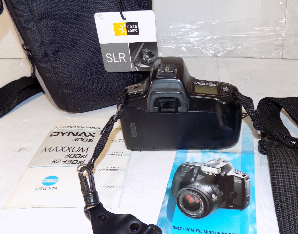 Minolta Maxxum 300si 35mm Camera w/ AF 35-70MM Zoom Lens Bag Battery Tested
