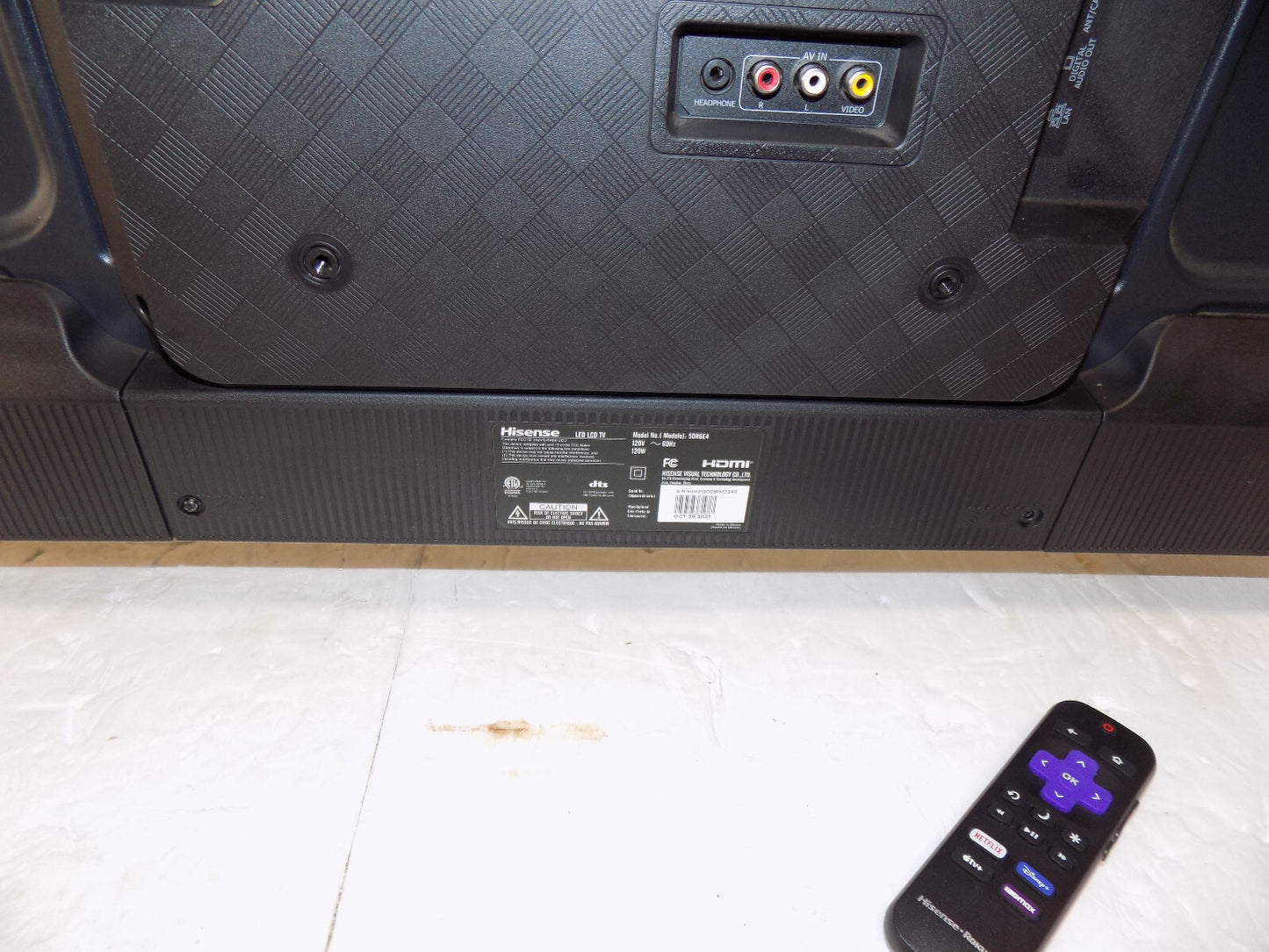 HISENSE 50" Class UHD 4K (2160p) Roku Smart LED TV (50R6E4) with Remote