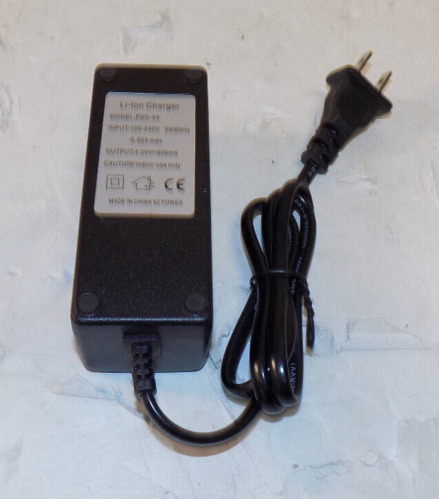 SZ Power Model PDC-03 Li-Ion Lithium Ion 4.2V Battery Charger 1 Slot